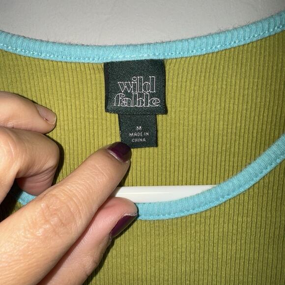 Wild Fable Woman’s Top Tee Sz M Lime Green Cut Outs Light Blue Trim Crop Ribbed - Picture 3 of 6